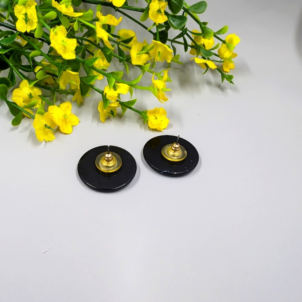 Cute and Vintage Acrylic Button Style Stud Earrings - Picture 2 of 4